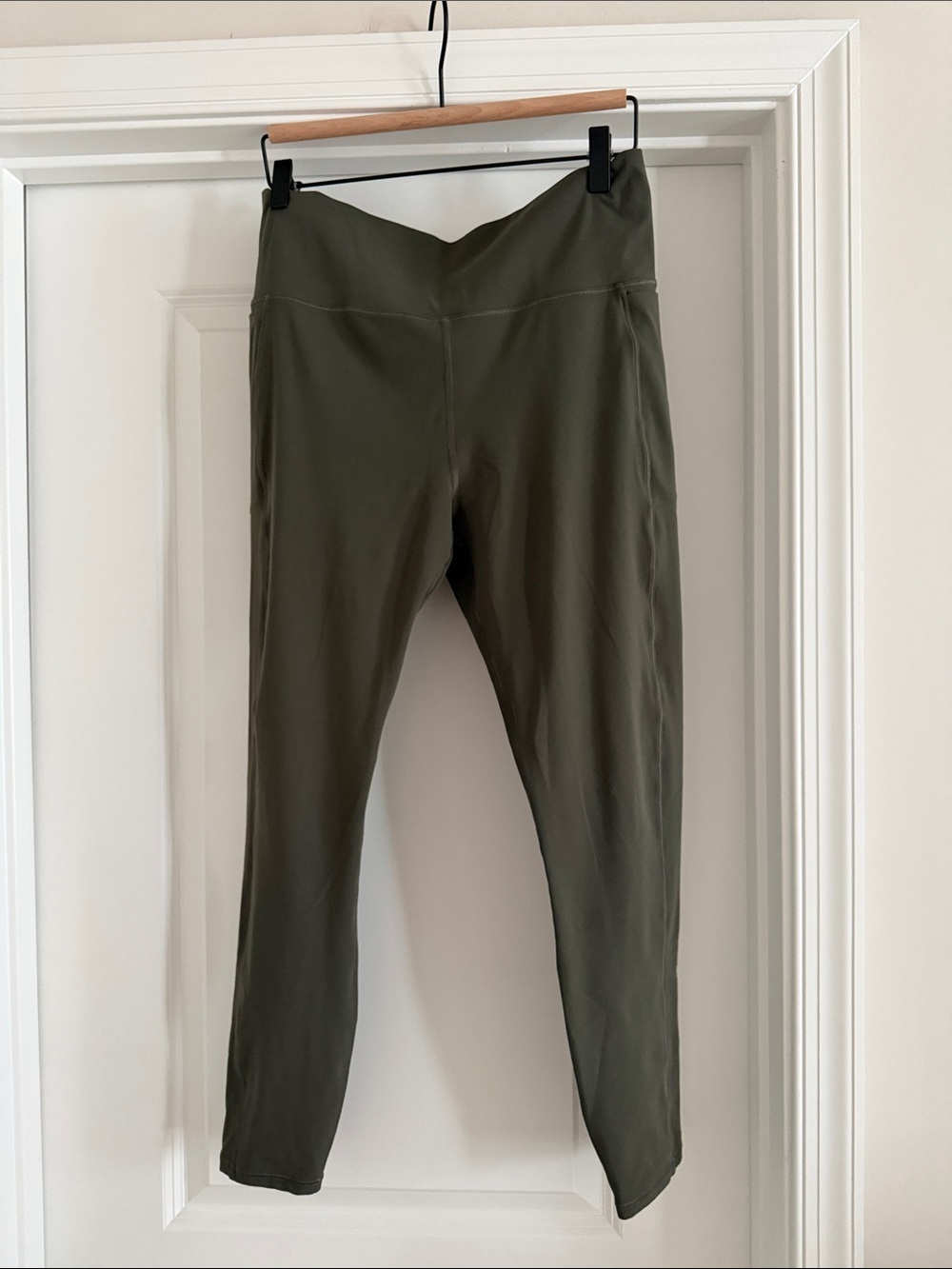 Vuori Studio Pocket Leggings in Oregano